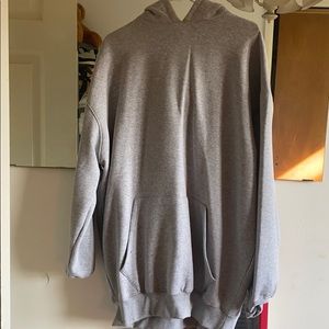 Oversized sweatshirt worn as AriannaGrande inspo